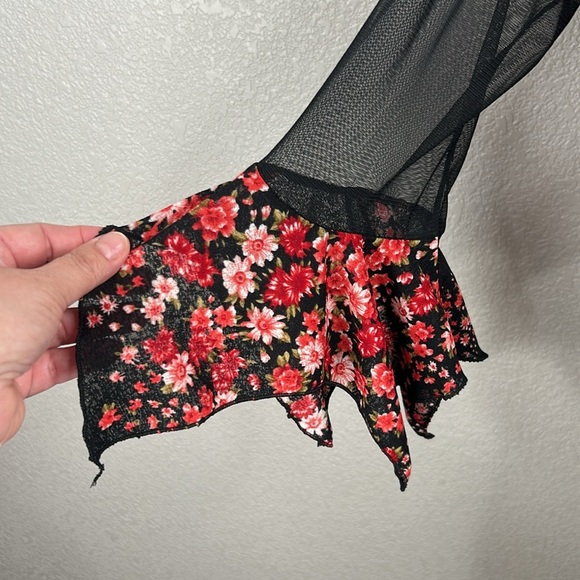 Fashion 100 Paris Black Sheer Cottagecore Floral Boho Asymmetrical Top Sz Small - Picture 2 of 6